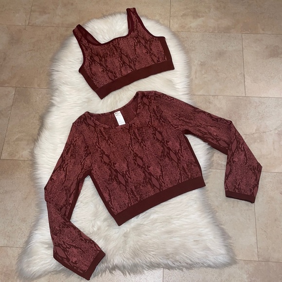 Fabletics Kamilia Seamless Sports Bra and Crop Top Set - Picture 4 of 10